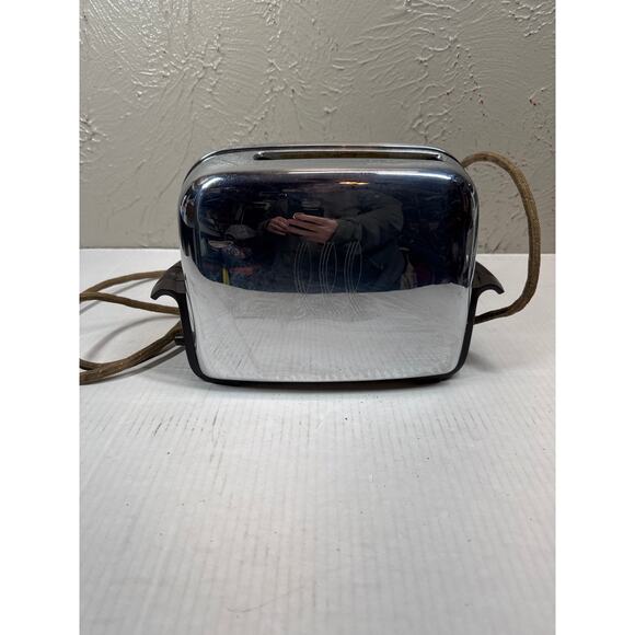 Toastmaster Automatic Pop-Up Toaster 2 Slice Chrome Art Deco Vintage 1B14 TESTED - Picture 1 of 3